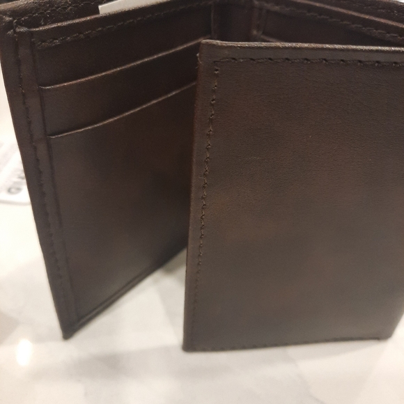 Guess brown wallet - Picture 2 of 3